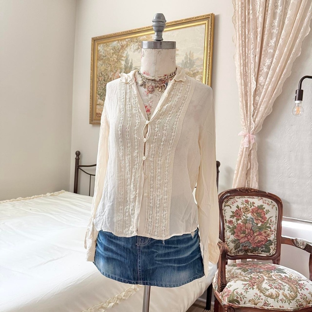 Silk Romantic  Top  Jones New York size 10 100% silk feminine fitted top